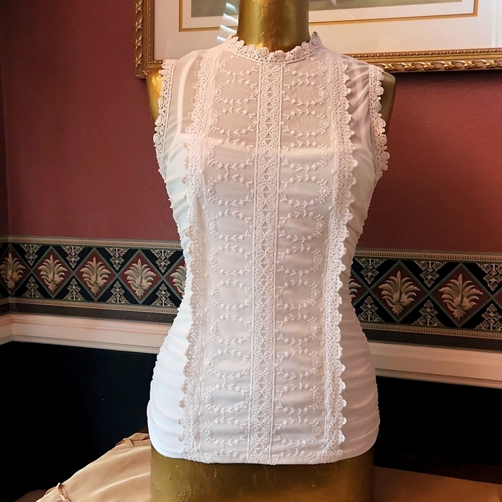 Embroidery lace Sleeveless Top